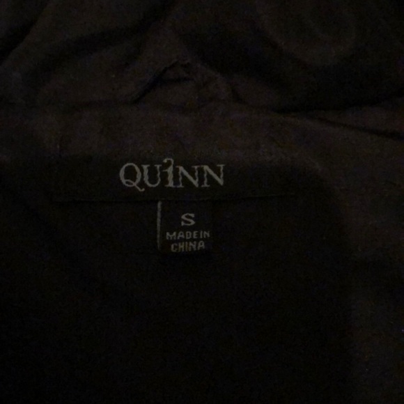 Quilted vest with gold accents - Picture 2 of 5